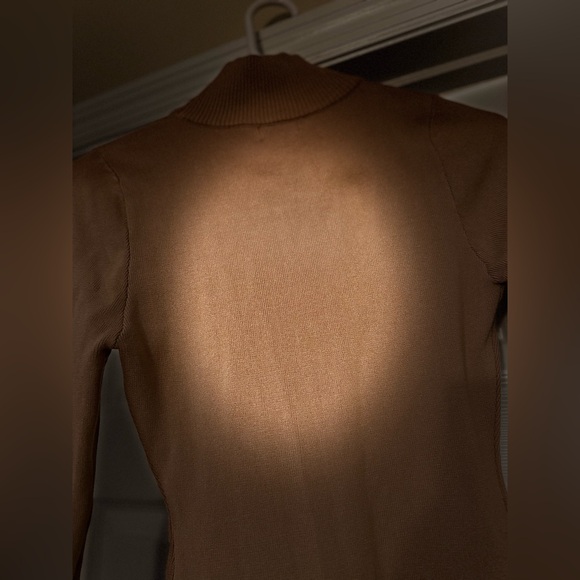 Elegant Tan and White Women's Dress - Picture 8 of 9